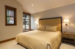 Woods Chalet - Image 4