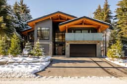 Luxury Ski Chalet with Hot Tub, Gym & Media Room - Image 5