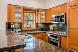 Townhome Near to Village w/ Private Hot Tub - Image 2
