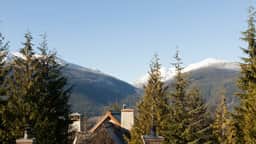 Scenic Village Stay: Balcony, BBQ & Shared Hot Tub - Image 4