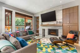 4BR townhouse w/ hot tub & fireplace - Image 2