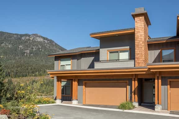Luxury Townhouse + Lake View, Private Hot Tub - Image 1
