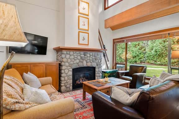 Townhome Near to Village w/ Private Hot Tub - Image 1