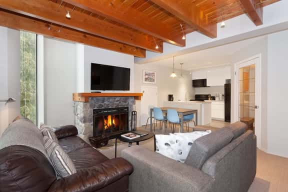 Only Steps to Village & Lifts! Free Parking & Wifi - Image 1