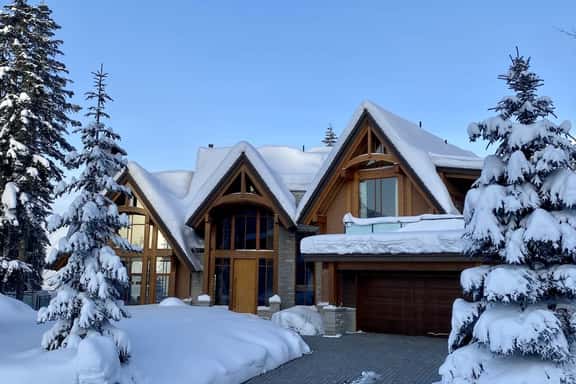 Luxury Chalet with Jacuzzi, Heated Pool, & Theatre - Image 1