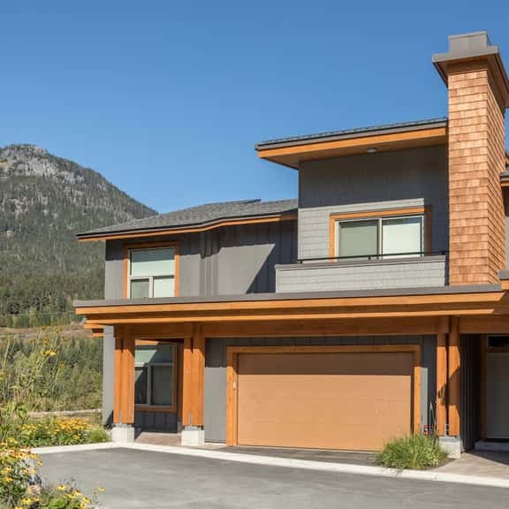 Luxury Townhouse + Lake View, Private Hot Tub - Image 1