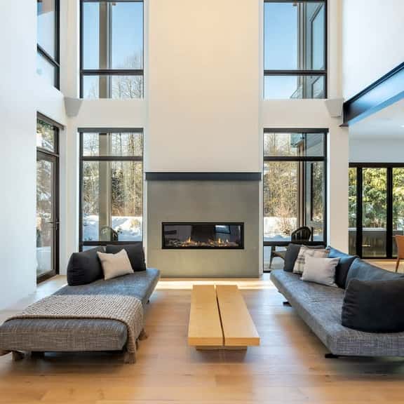 Luxury Ski Chalet with Hot Tub, Gym & Media Room - Image 1