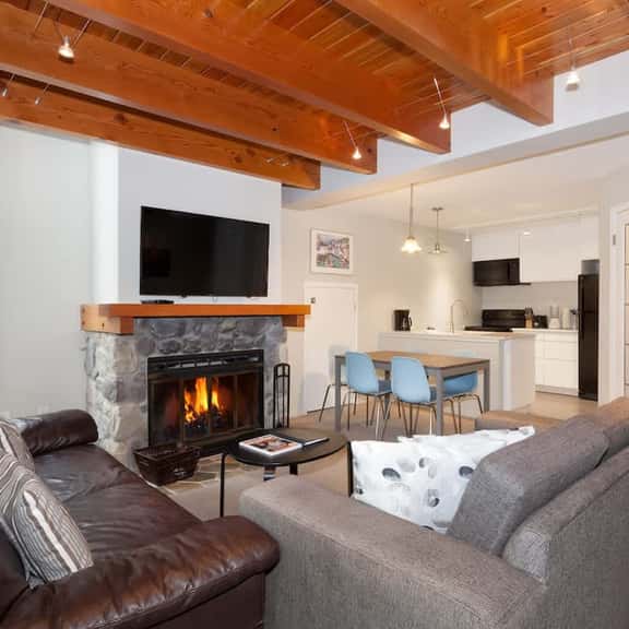 Only Steps to Village & Lifts! Free Parking & Wifi - Image 1