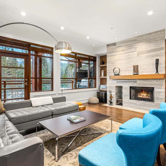 4BR mountain view home w/ hot tub & fireplace - Image 1