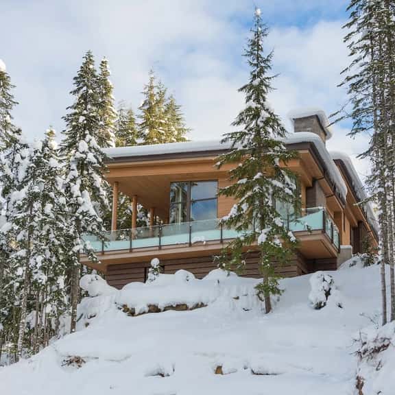 Elevated luxury chalet w/ ski access & hot tub - Image 1