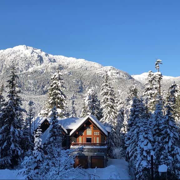 Pet-friendly chalet w/ ski access & hot tub - Image 1