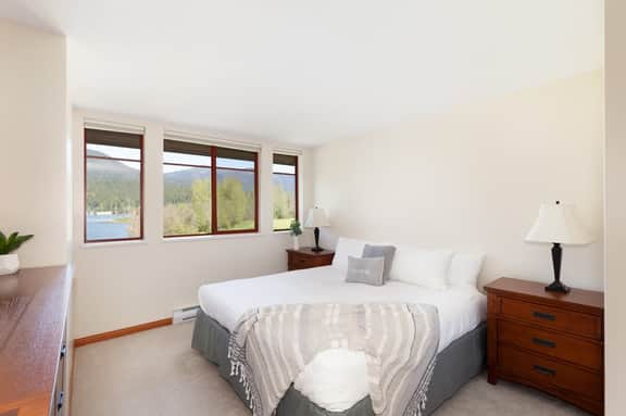 Lakeside Landing - Image 5