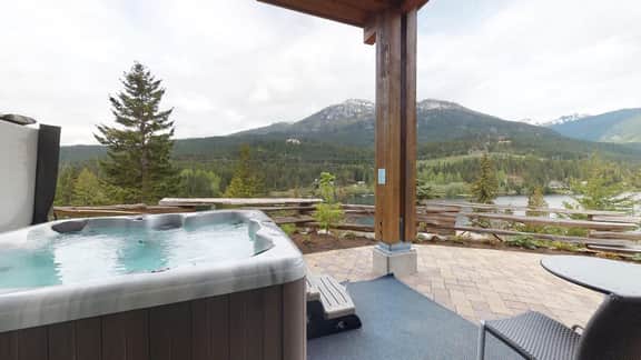 Luxury Townhouse + Lake View, Private Hot Tub - Image 4