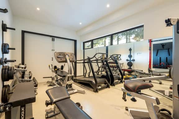 Luxury Ski Chalet with Hot Tub, Gym & Media Room - Image 2