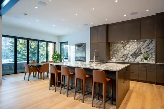 Luxury Ski Chalet with Hot Tub, Gym & Media Room - Image 3