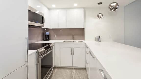 True Ski-In/Out, Modern 2BR unit, Pool & Hot Tub - Image 5