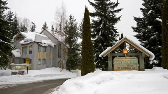 Only Steps to Village & Lifts! Free Parking & Wifi - Image 4
