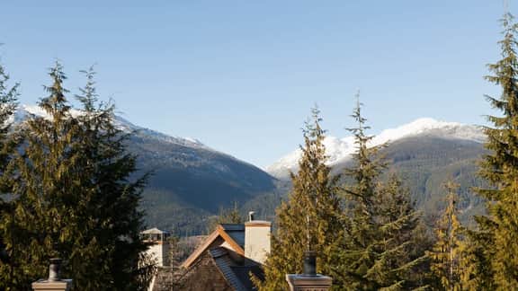 Scenic Village Stay: Balcony, BBQ & Shared Hot Tub - Image 4