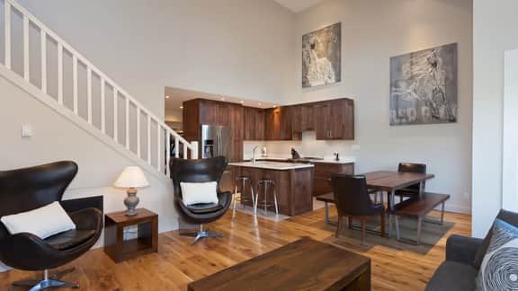 Scenic Village Stay: Balcony, BBQ & Shared Hot Tub - Image 5