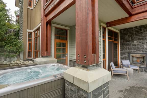 Townhome near village w/ hot tub & garage - Image 5