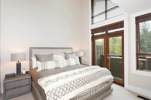 Townhome near village w/ hot tub & garage - Image 4