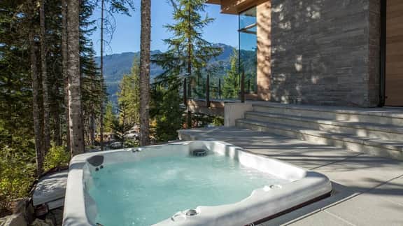Elevated luxury chalet w/ ski access & hot tub - Image 4