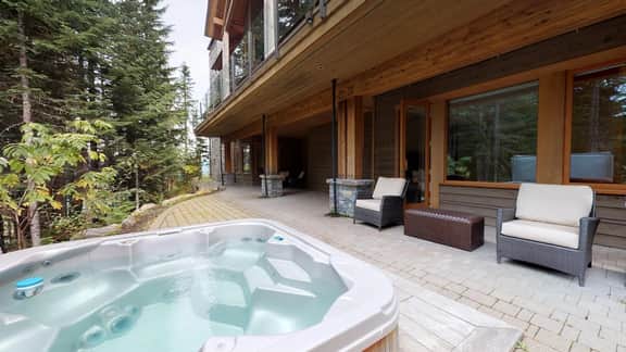 Luxury ski-in/out chalet w/ hot tub & steam room - Image 3