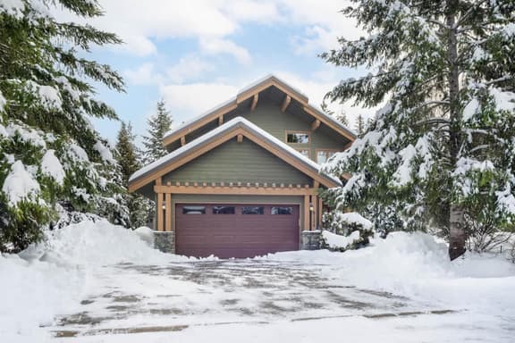 Meadow Green Chalet - Image 1