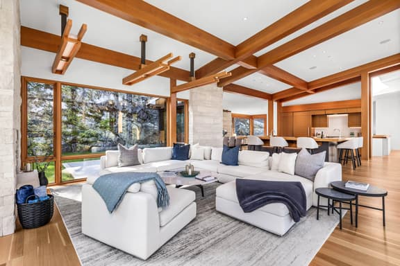 Falcon View Chalet - Image 1